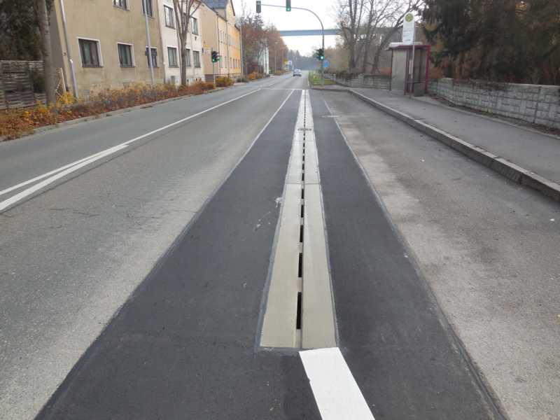 Bushaltestelle "Einmündung Kirchstraße" an der B93 in Wilkau-Haßlau Bushaltestelle "Einmündung Kirchstraße" an der B93 in Wilkau-Haßlau